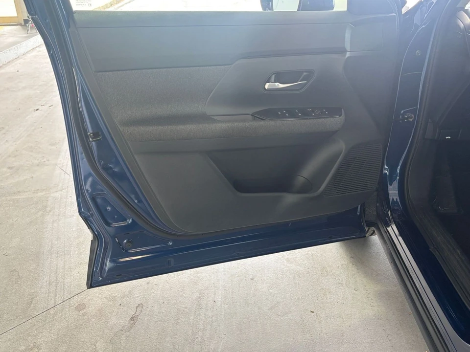 2025 Nissan Kicks - Image 20 of 31