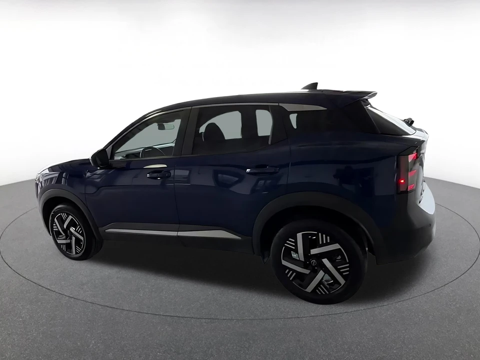 2025 Nissan Kicks - Image 8 of 31