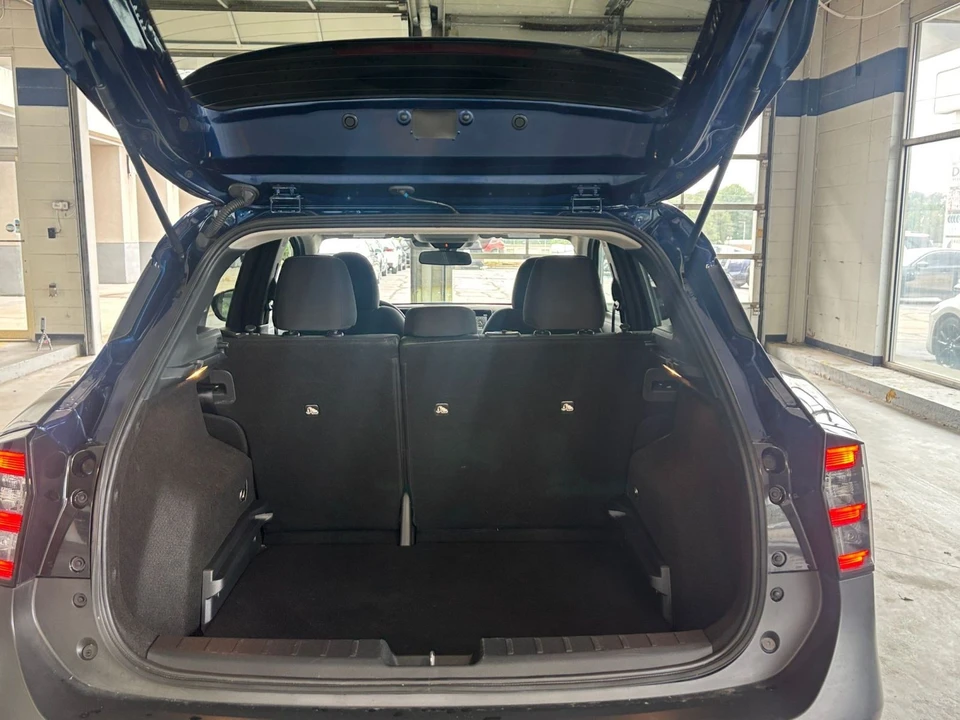 2025 Nissan Kicks - Image 29 of 31