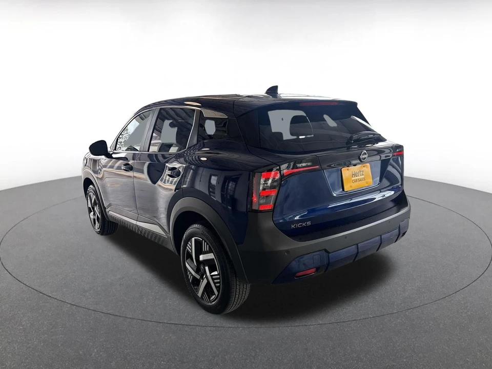 2025 Nissan Kicks - Image 12 of 31
