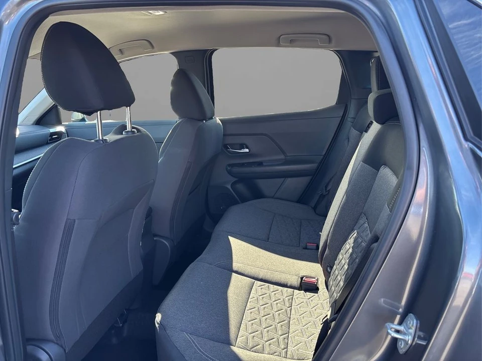 2025 Nissan Kicks - Image 10 of 12