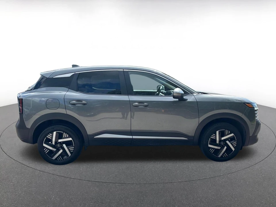 2025 Nissan Kicks - Image 16 of 31