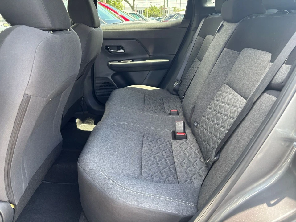 2025 Nissan Kicks - Image 24 of 31