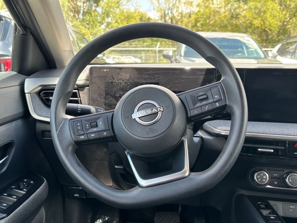 2025 Nissan Kicks - Image 27 of 31