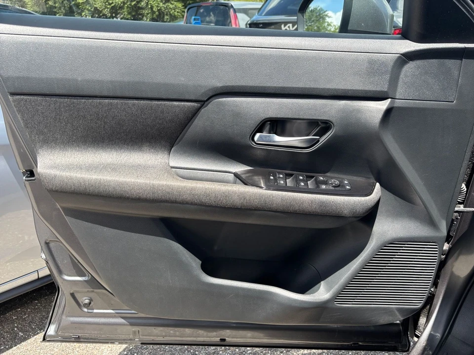 2025 Nissan Kicks - Image 20 of 31