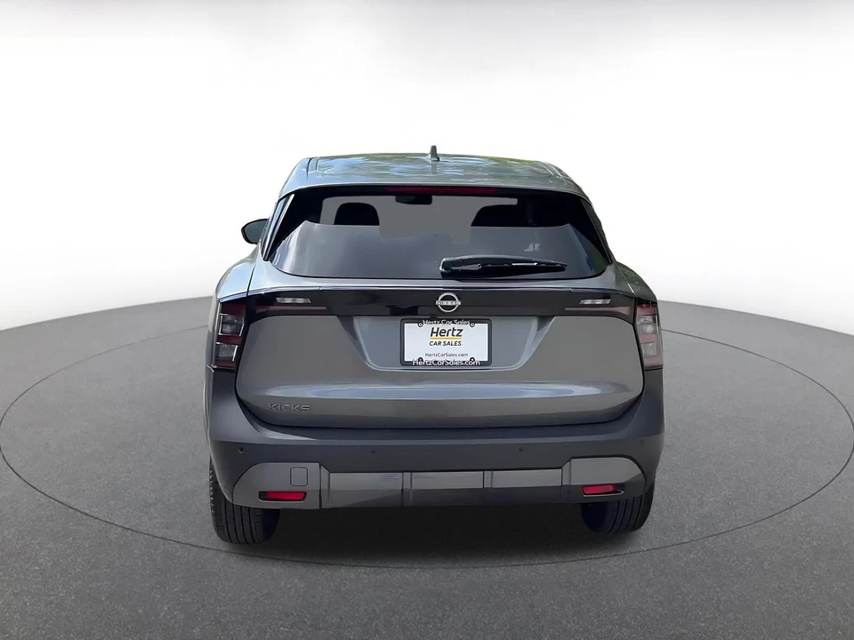 2025 Nissan Kicks - Image 12 of 31