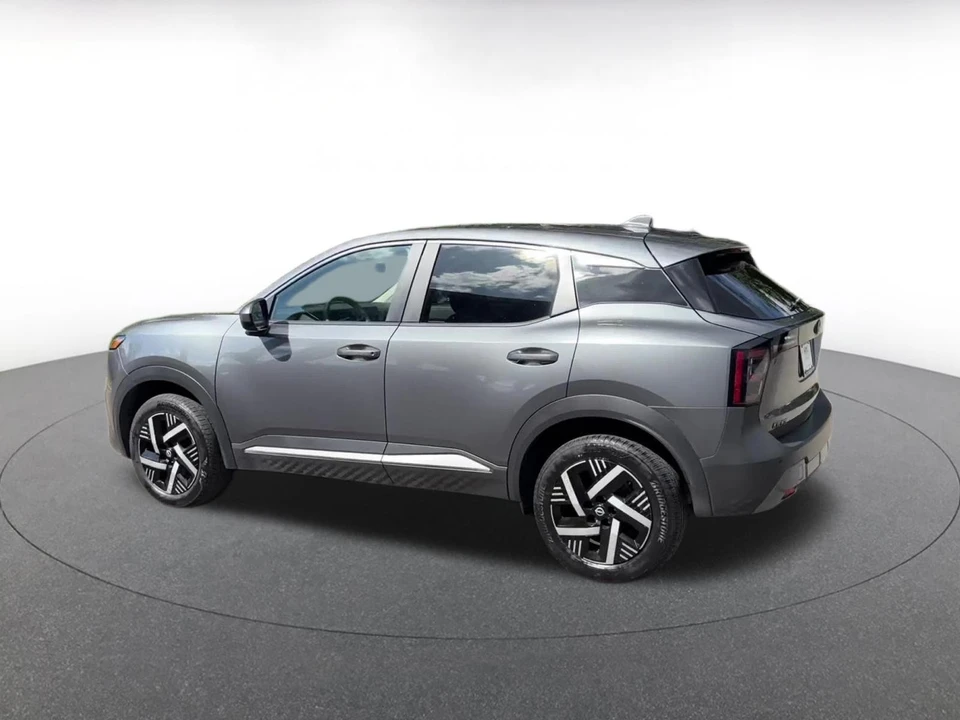 2025 Nissan Kicks - Image 9 of 31