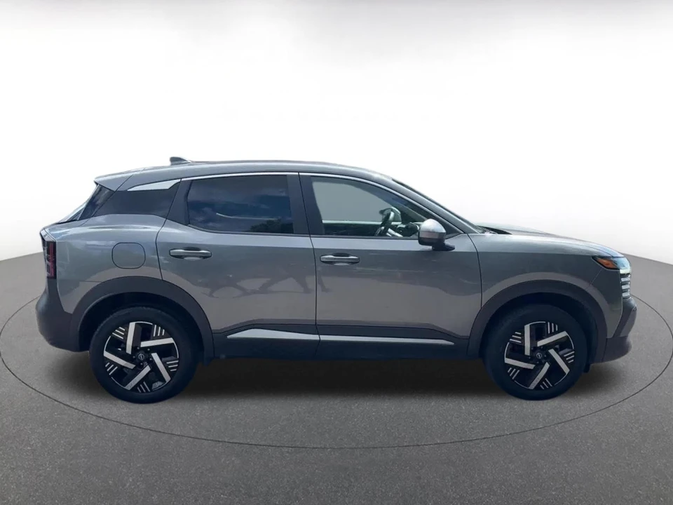 2025 Nissan Kicks - Image 17 of 31