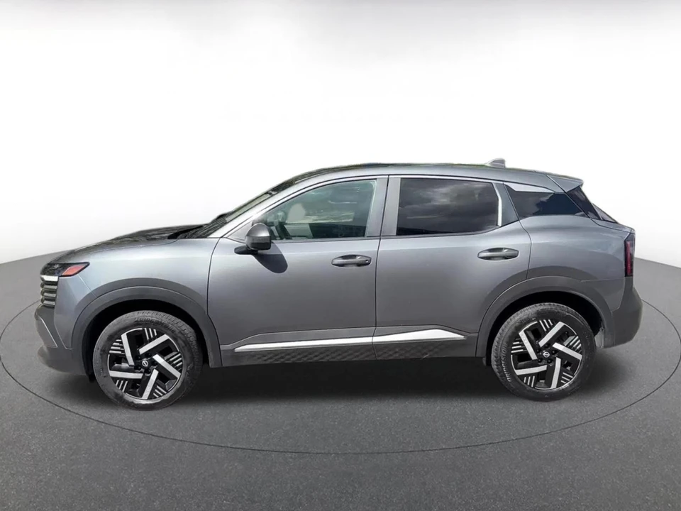 2025 Nissan Kicks - Image 8 of 31