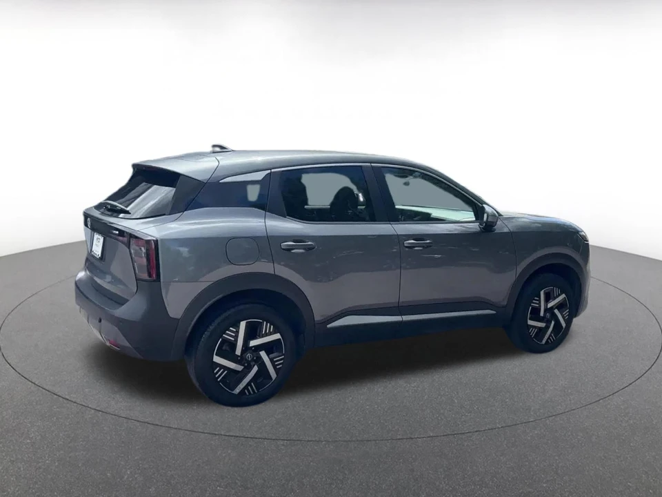 2025 Nissan Kicks - Image 14 of 31