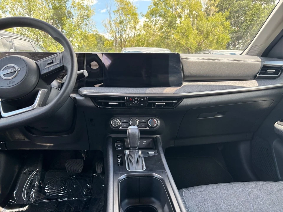 2025 Nissan Kicks - Image 18 of 31