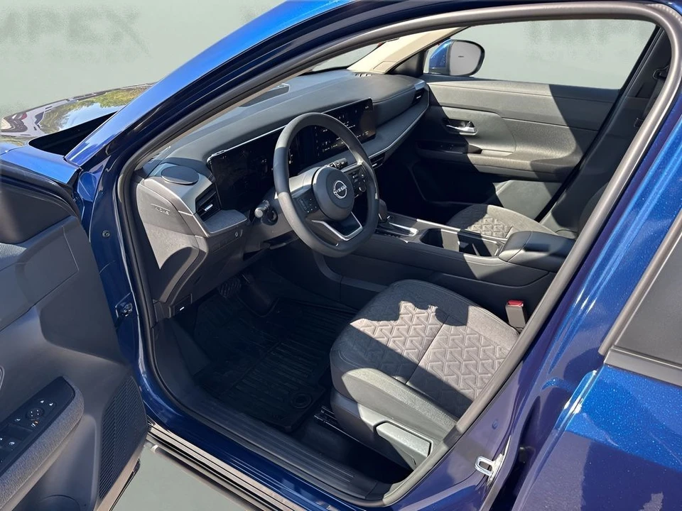 2025 Nissan Kicks - Image 9 of 31
