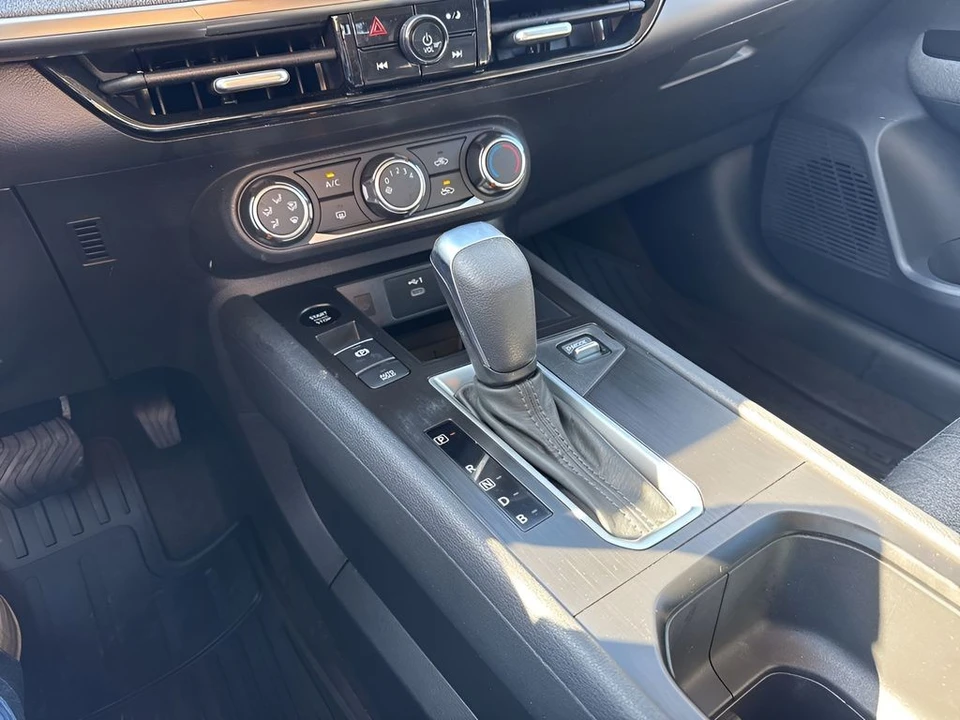 2025 Nissan Kicks - Image 15 of 31