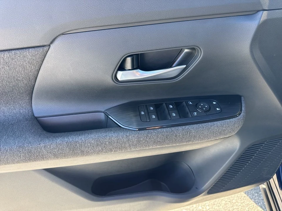 2025 Nissan Kicks - Image 24 of 31