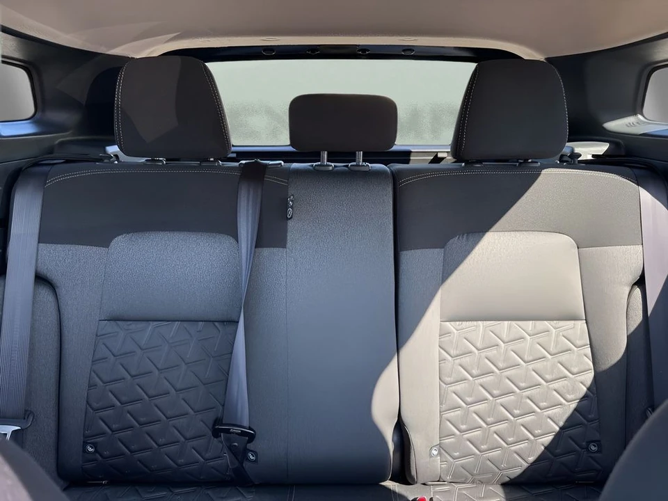 2025 Nissan Kicks - Image 10 of 31