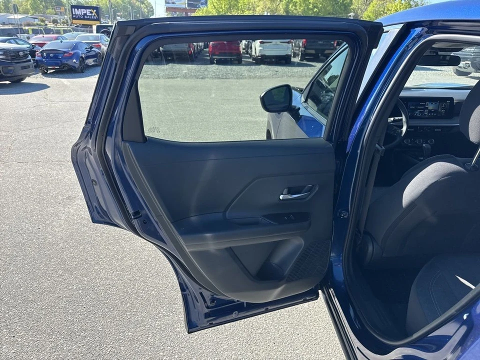 2025 Nissan Kicks - Image 25 of 31