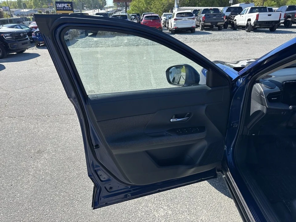 2025 Nissan Kicks - Image 23 of 31