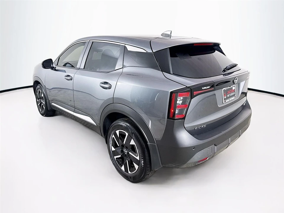 2025 Nissan Kicks - Image 5 of 14