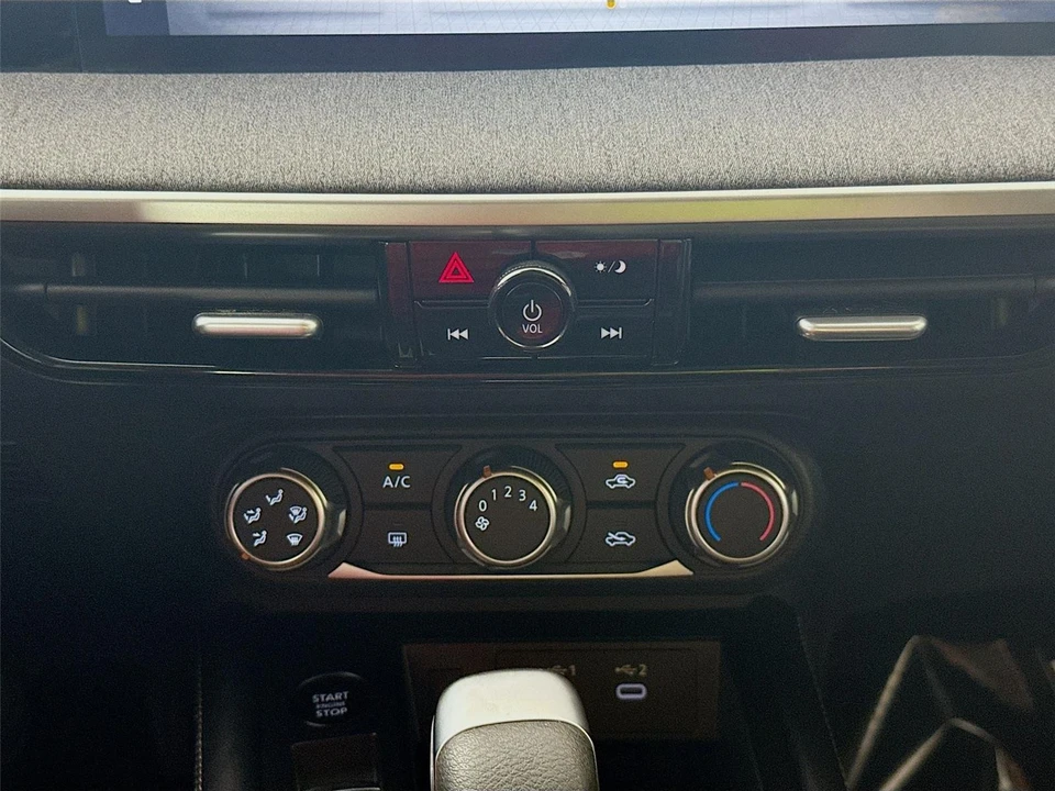 2025 Nissan Kicks - Image 14 of 21