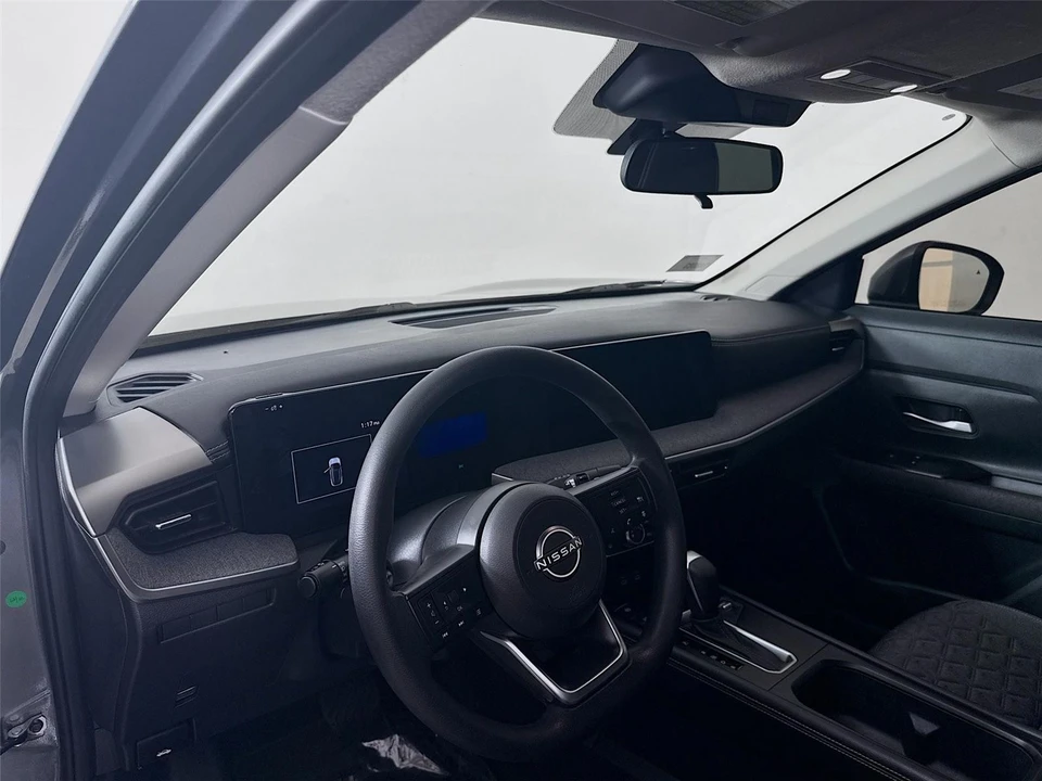 2025 Nissan Kicks - Image 9 of 21