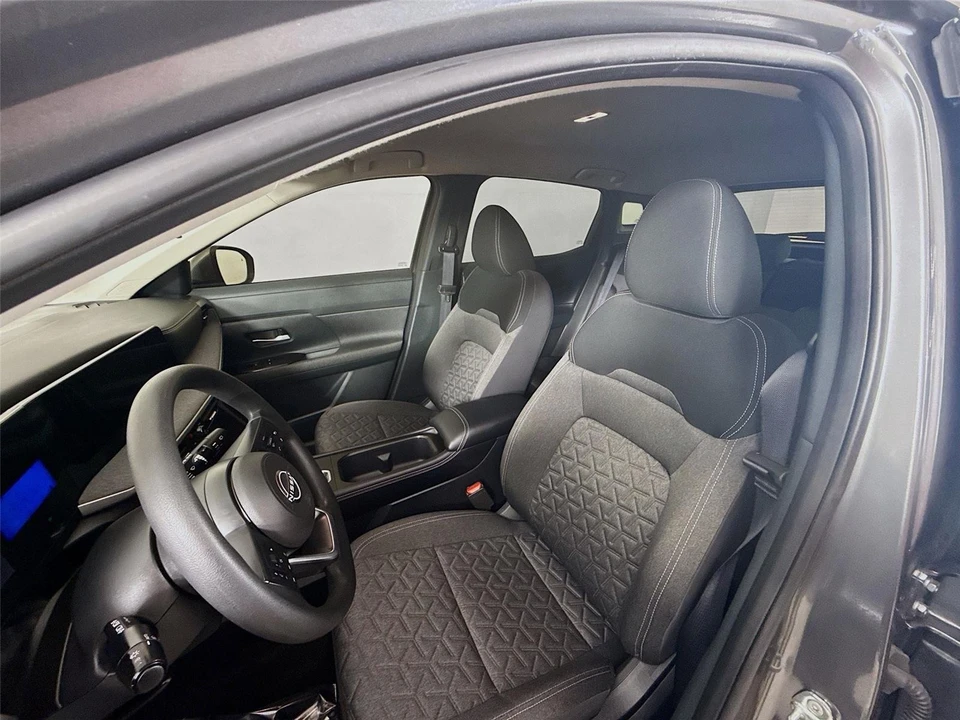 2025 Nissan Kicks - Image 17 of 21
