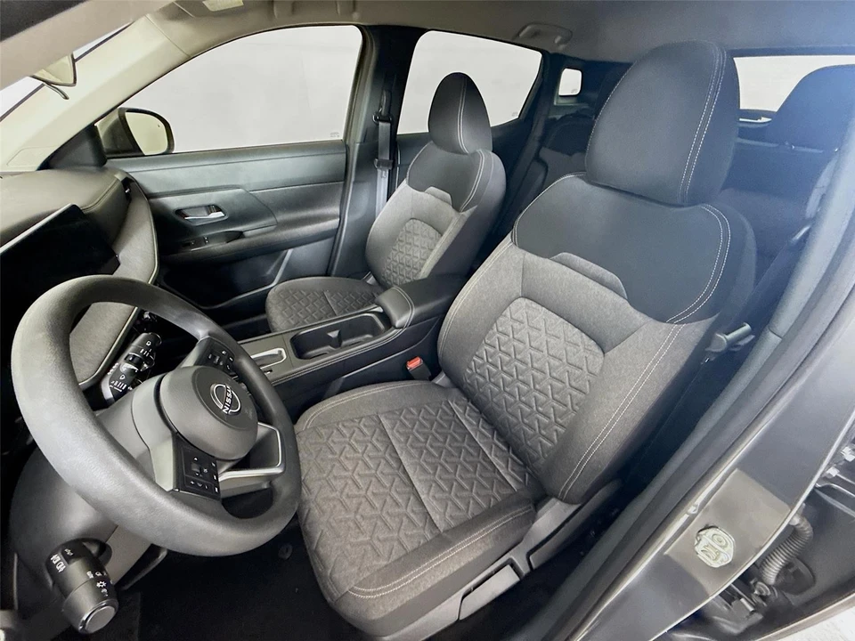 2025 Nissan Kicks - Image 12 of 14