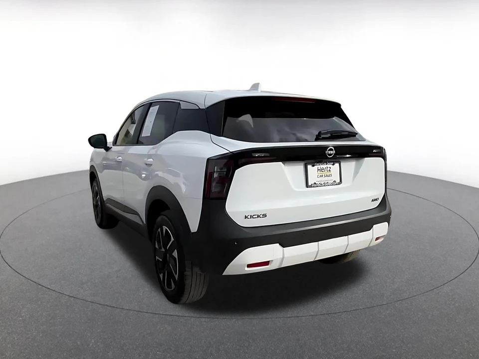 2025 Nissan Kicks - Image 9 of 31