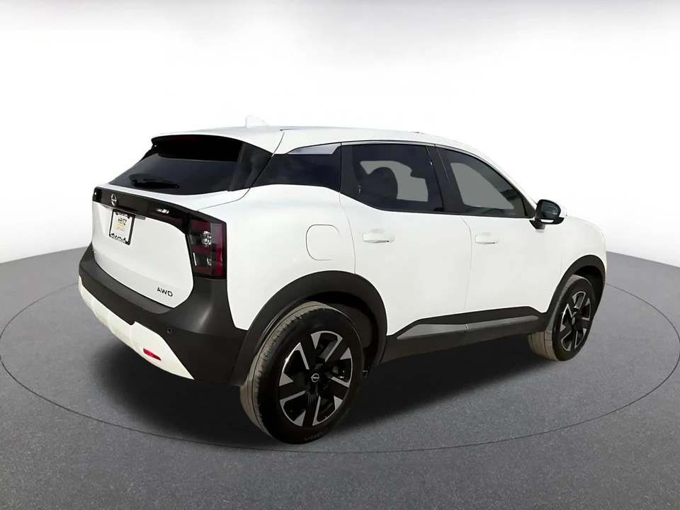 2025 Nissan Kicks - Image 12 of 31
