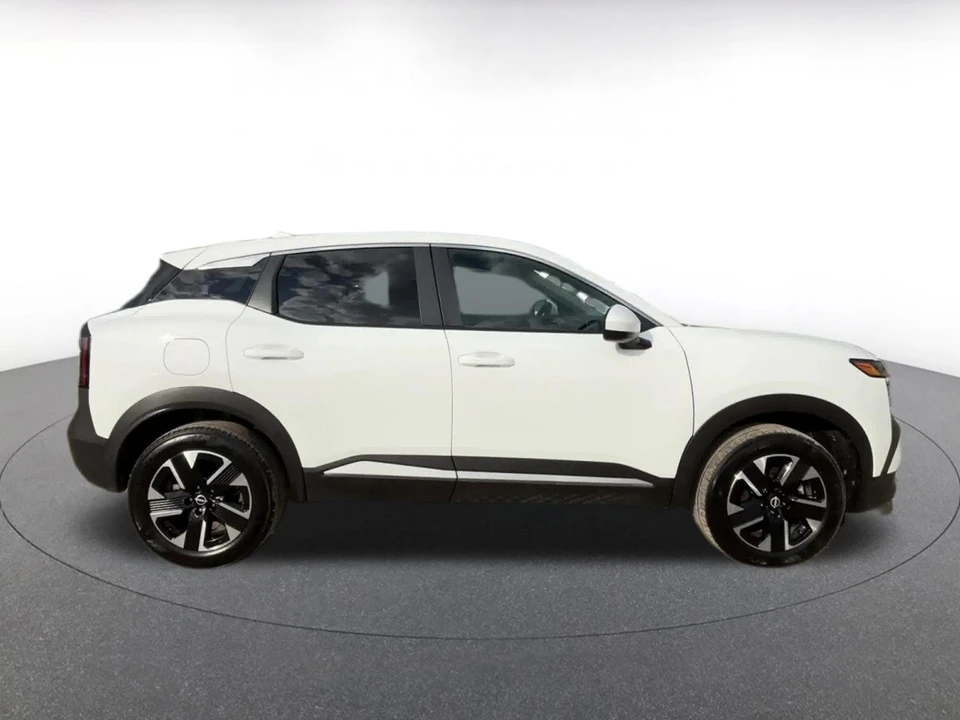2025 Nissan Kicks - Image 13 of 31