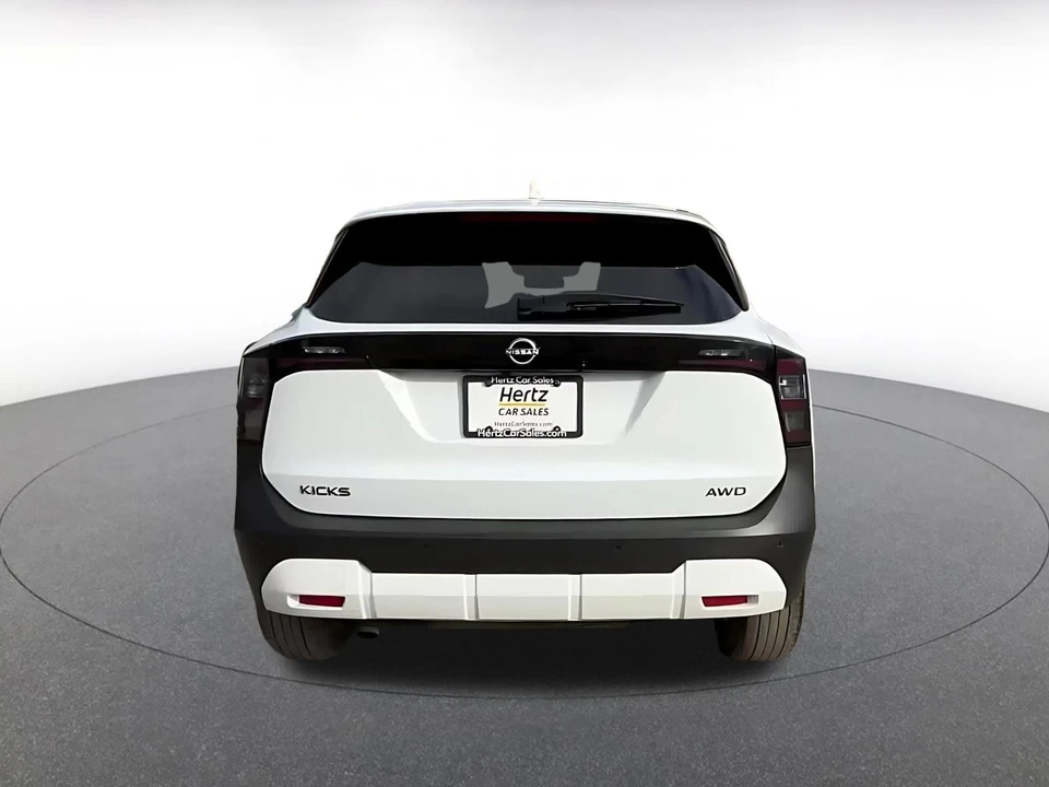 2025 Nissan Kicks - Image 10 of 31