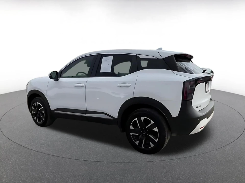 2025 Nissan Kicks - Image 8 of 31