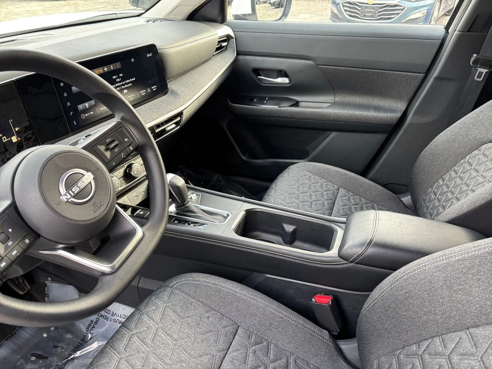 2025 Nissan Kicks - Image 14 of 31