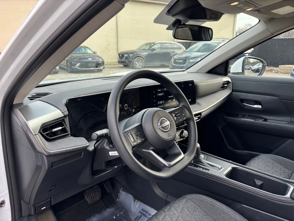 2025 Nissan Kicks - Image 28 of 31