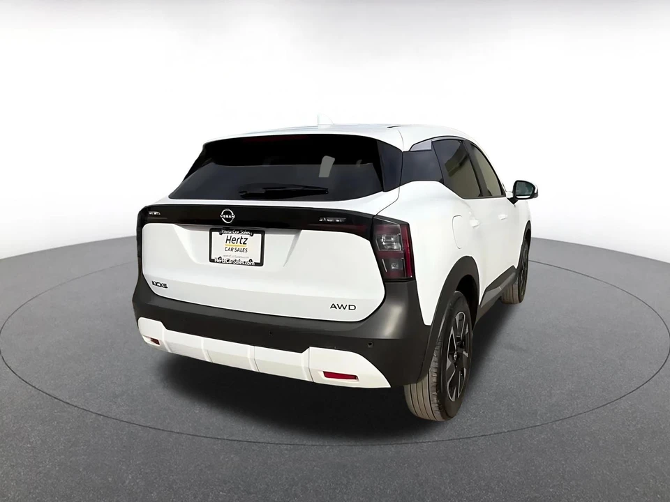2025 Nissan Kicks - Image 11 of 31