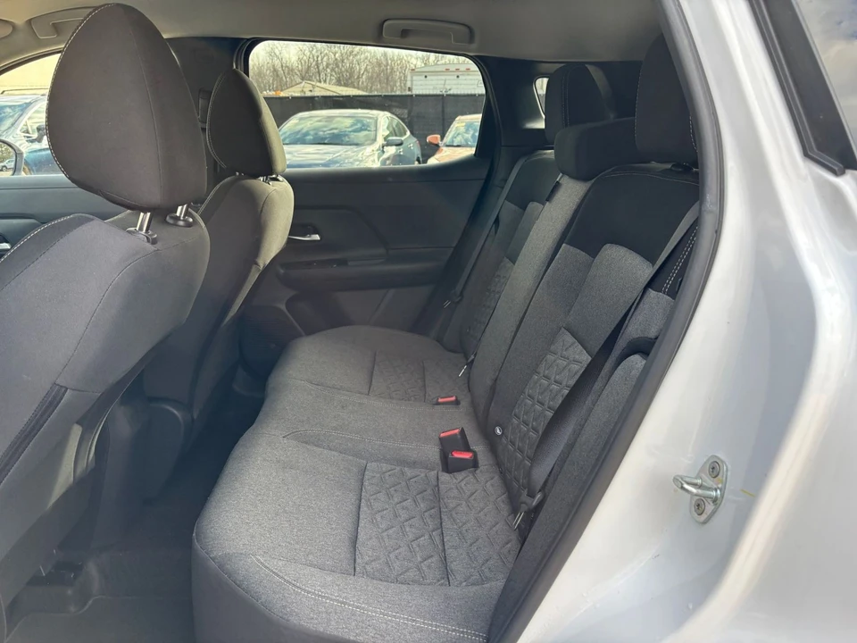 2025 Nissan Kicks - Image 20 of 31
