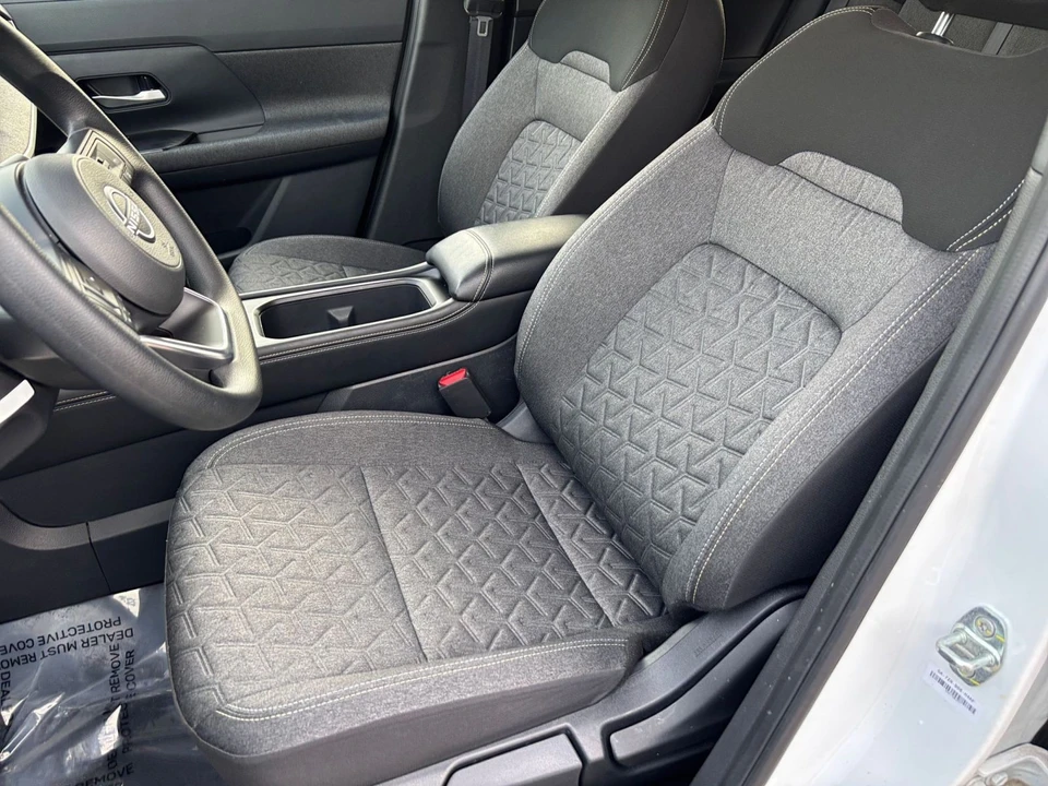 2025 Nissan Kicks - Image 30 of 31