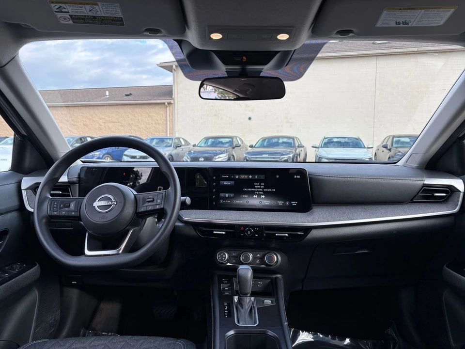 2025 Nissan Kicks - Image 27 of 31