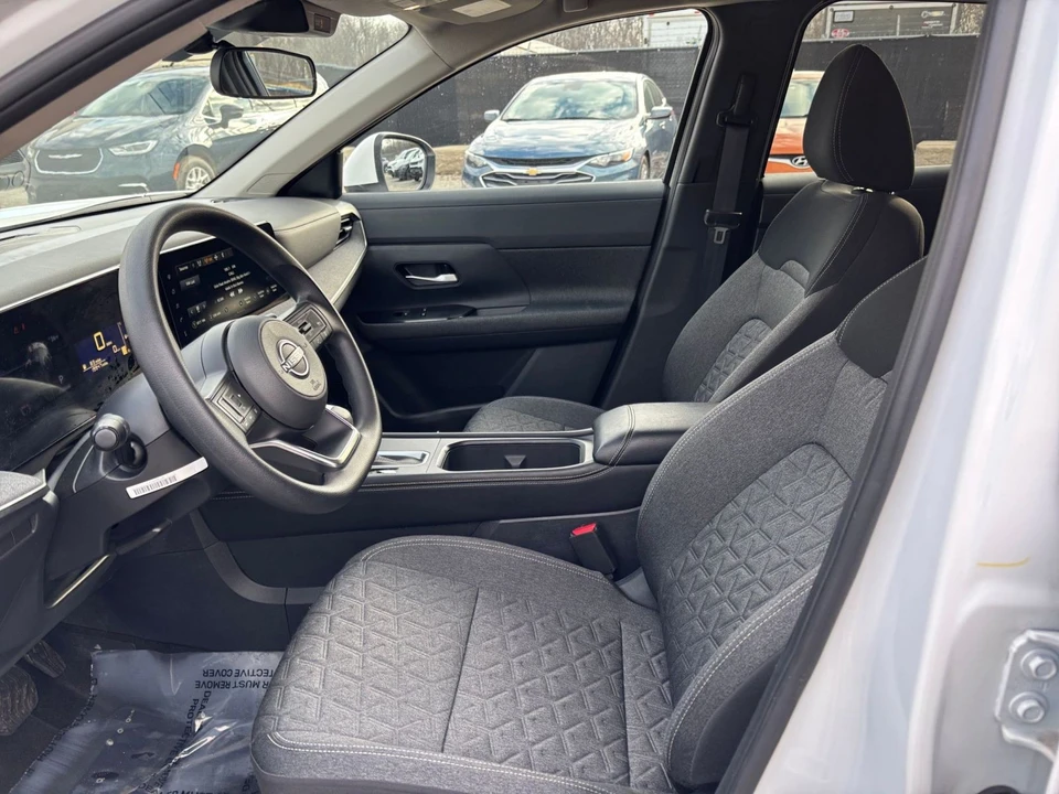 2025 Nissan Kicks - Image 21 of 31