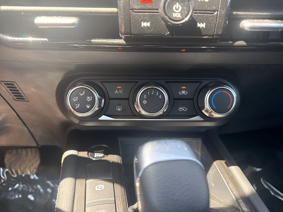 2025 Nissan Kicks - Image 17 of 30