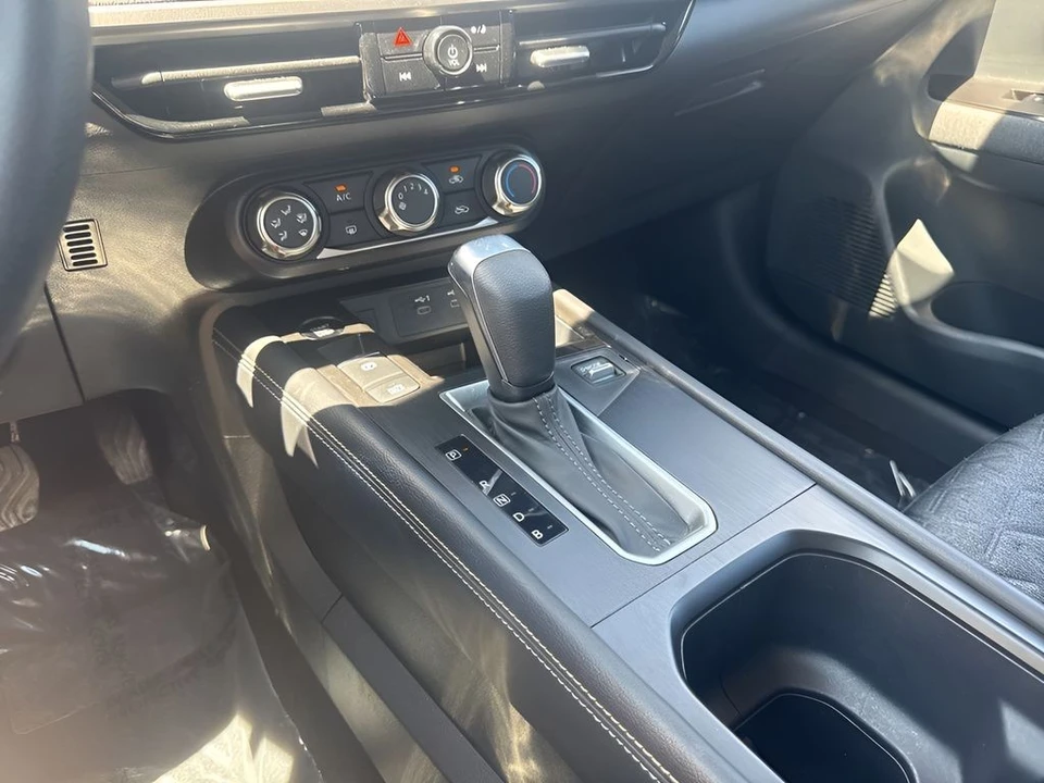 2025 Nissan Kicks - Image 14 of 30