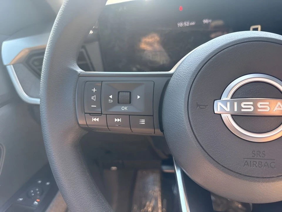 2025 Nissan Kicks - Image 12 of 30