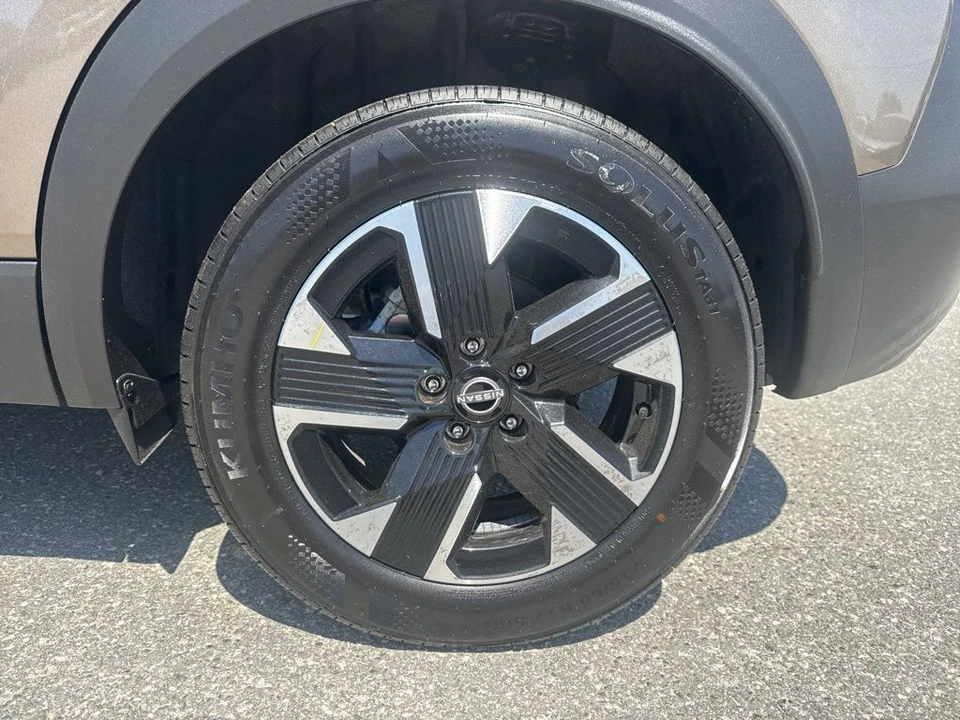 2025 Nissan Kicks - Image 25 of 30