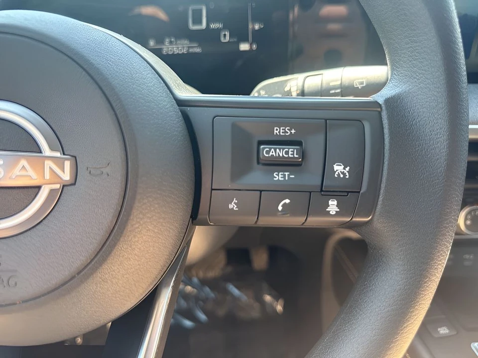 2025 Nissan Kicks - Image 13 of 30