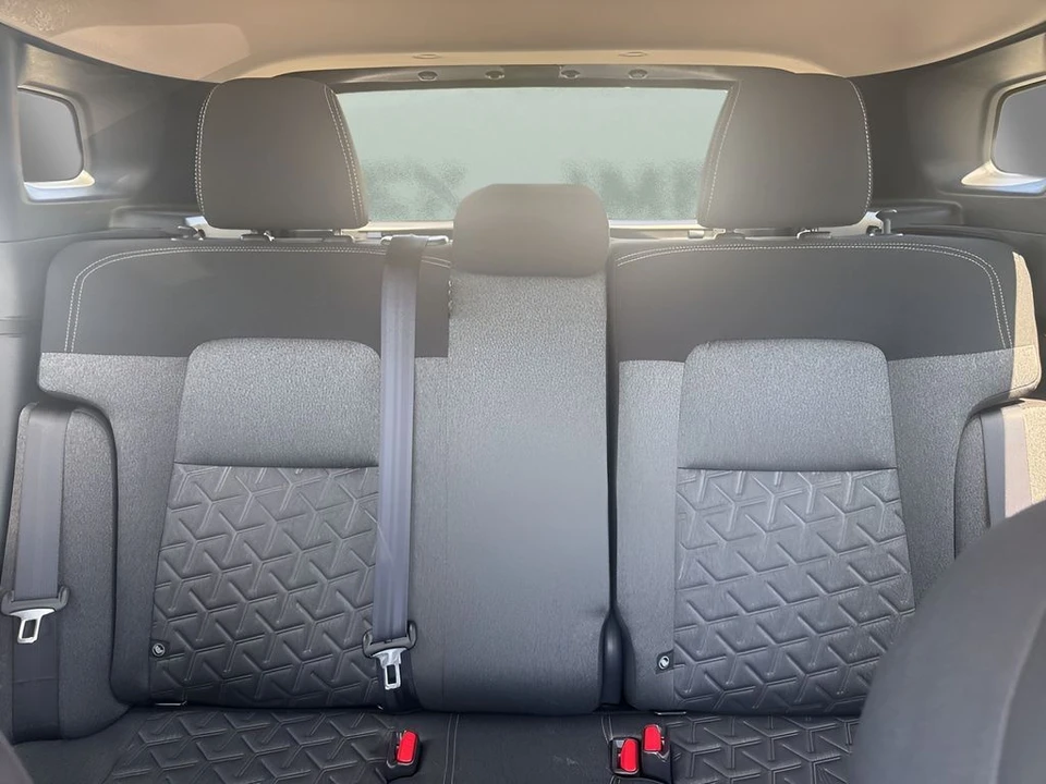 2025 Nissan Kicks - Image 10 of 30