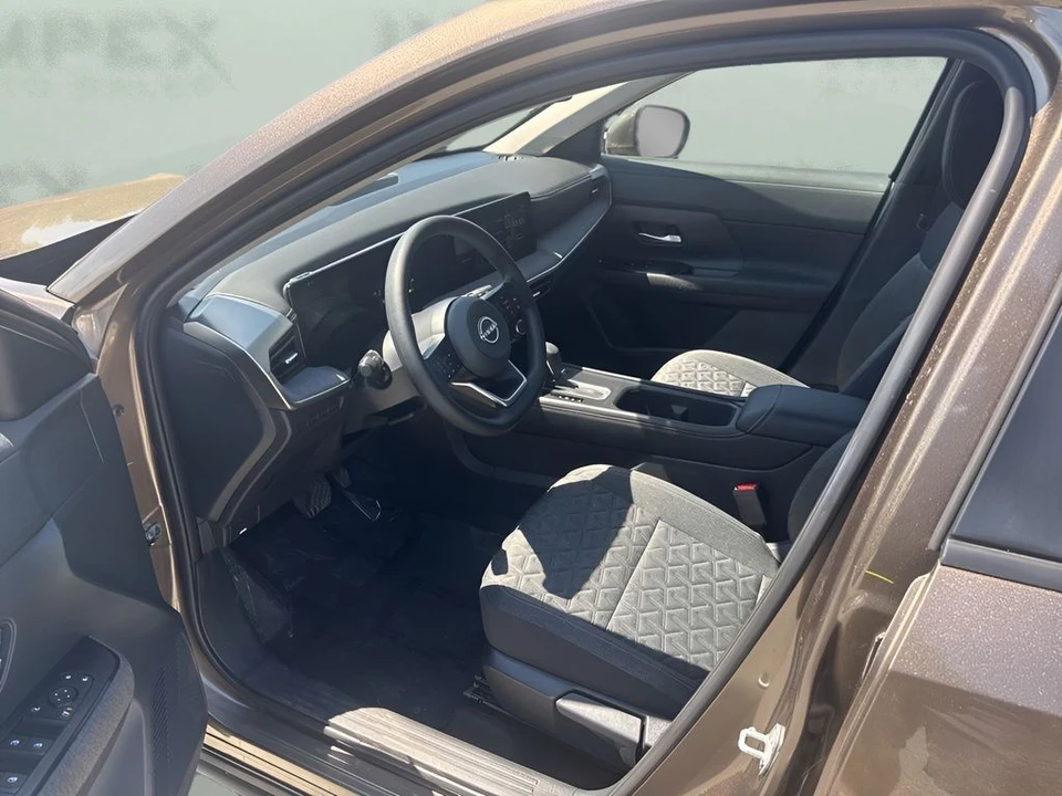 2025 Nissan Kicks - Image 9 of 30