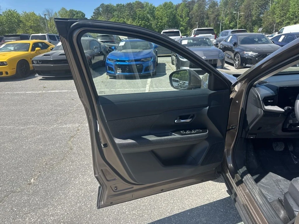 2025 Nissan Kicks - Image 21 of 30