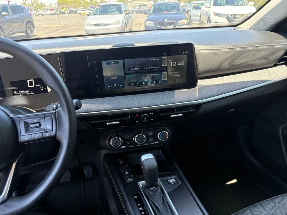 2025 Nissan Kicks - Image 19 of 31