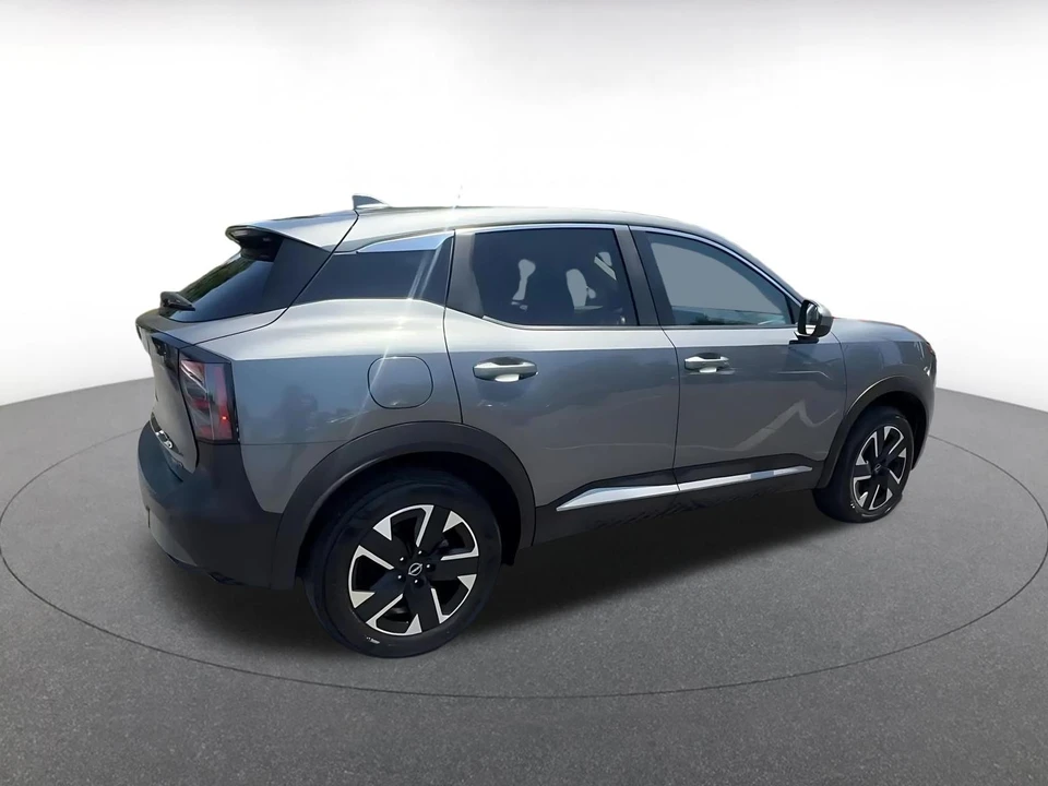 2025 Nissan Kicks - Image 16 of 31