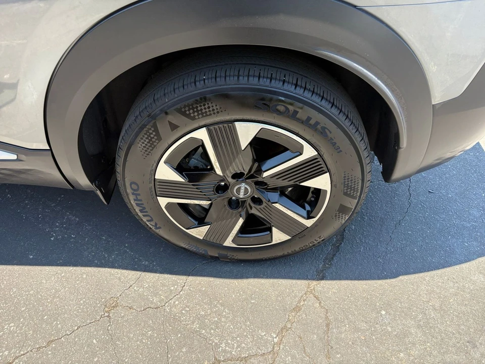 2025 Nissan Kicks - Image 30 of 31