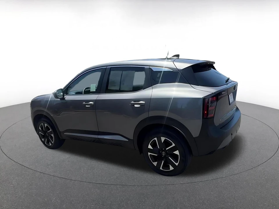 2025 Nissan Kicks - Image 12 of 31